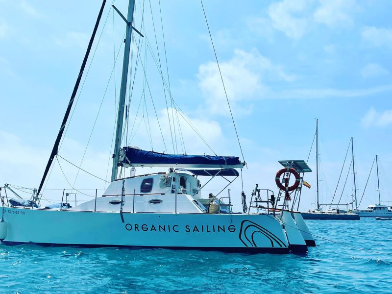 Catamaran Maui (Petrachi 32) Outside view