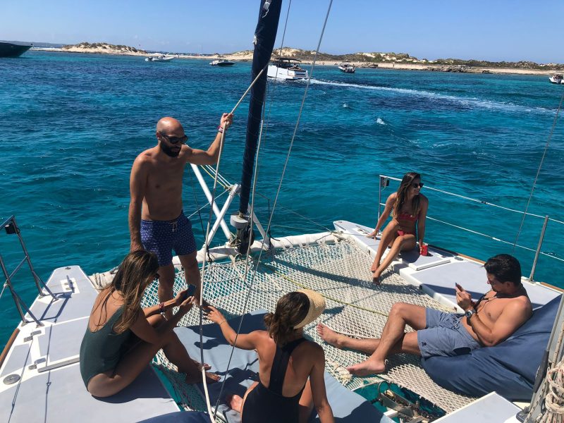 Catamaran Maui (Petrachi 32) People Enjoying